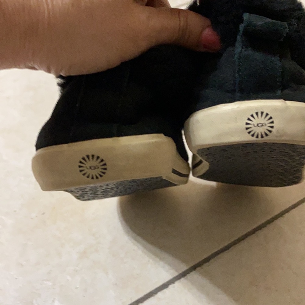 UGG Rylan Slippers - Picture 4 of 8